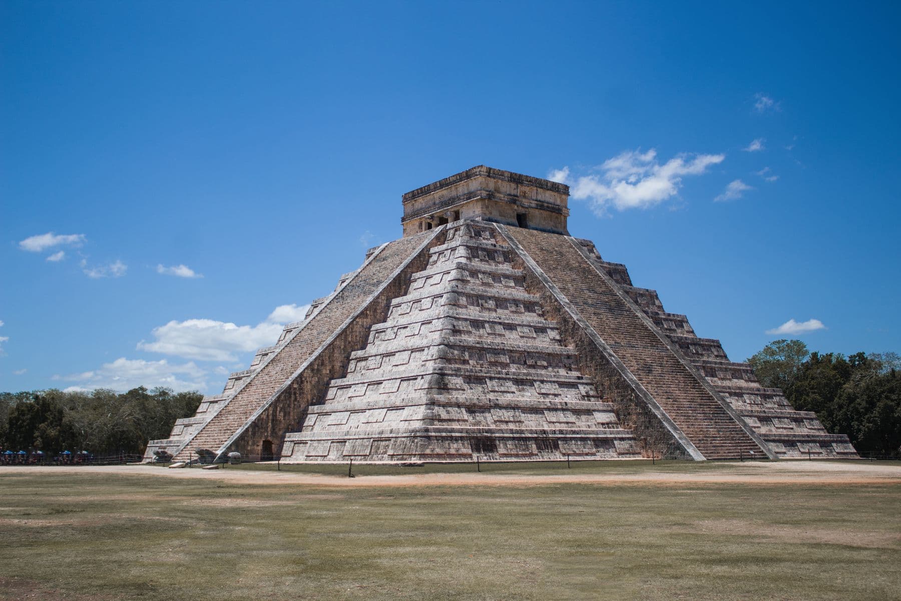 La pirámide de El Castillo en Chichén Itzá, Yucatán